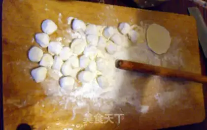 Make Celery pork dumplings step 6
