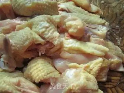 Make Chicken soup with red dates step 1