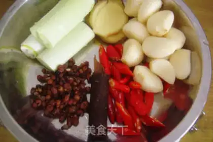Make Spicy potato chicken step 1