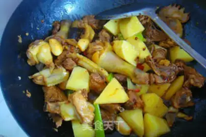 Make Spicy potato chicken step 6