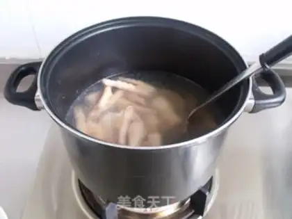 Make Chicken claws and quail eggs step 1