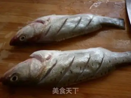 Make Home-cooked fish step 1