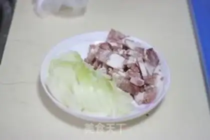 Make Onion bacon pizza step 2