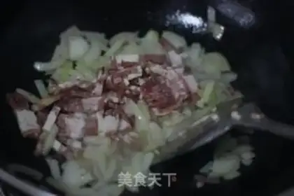 Make Onion bacon pizza step 3