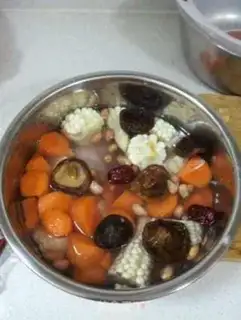 Make Corn peanut ribs soup step 1
