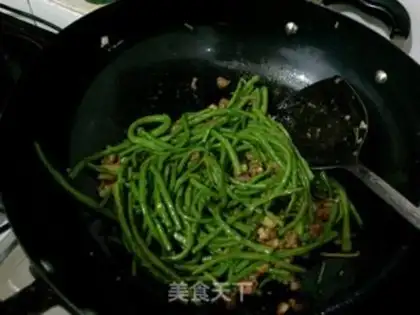 Make Garlic mashed beans step 6