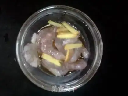 Make Garlic seafood soup step 1