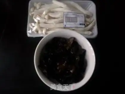 Make Garlic seafood soup step 2