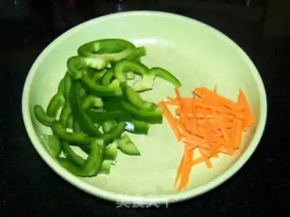 Make Green peppers and eggs step 2
