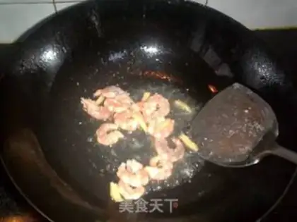 Make Garlic seafood soup step 4