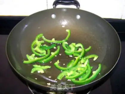Make Green peppers and eggs step 3