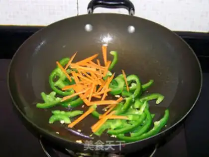 Make Green peppers and eggs step 4