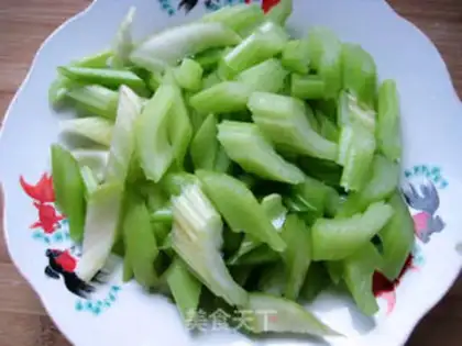 Make Celery peanuts step 1