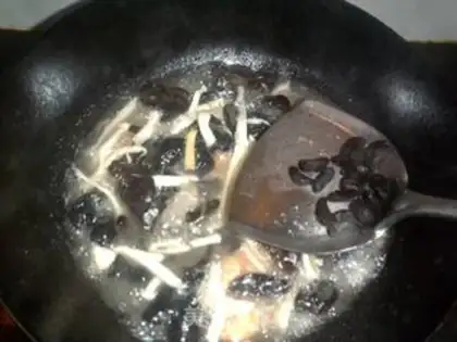 Make Garlic seafood soup step 8