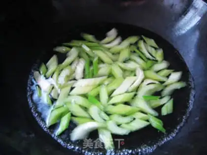 Make Celery peanuts step 2