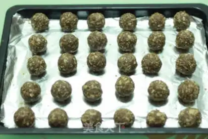 Make Chocolate oatmeal energy ball step 5