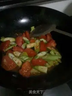 Make Autumn tomato fried eggs step 6