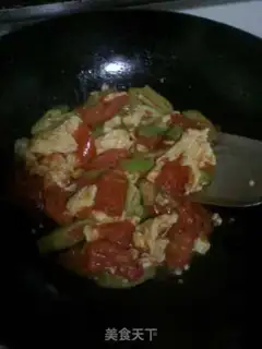 Make Autumn tomato fried eggs step 7
