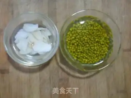 Make The green bean congee of the lilies step 1