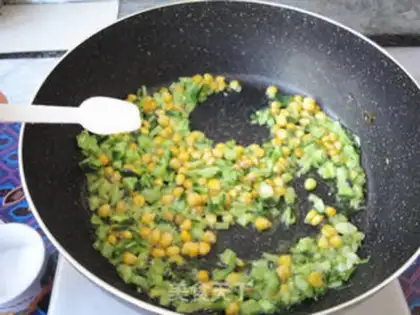 Make cucumber eggs and corn rice step 7
