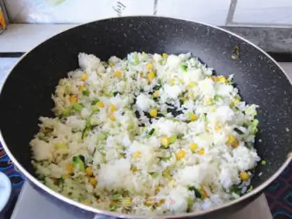 Make cucumber eggs and corn rice step 8
