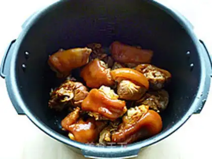 Make Peanut stew pig feet step 6
