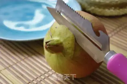 Make Pomegranate peeling step 0