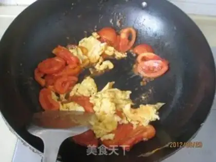 Make Tomato fried eggs step 6