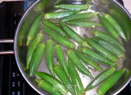Make Autumn fried eggs step 1