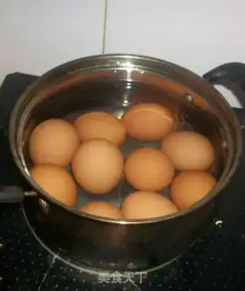 Make Five spicy tea eggs step 1