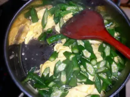 Make Autumn fried eggs step 5