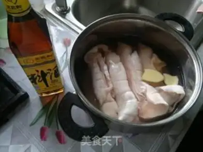 Make Red-hot pig hoof step 0