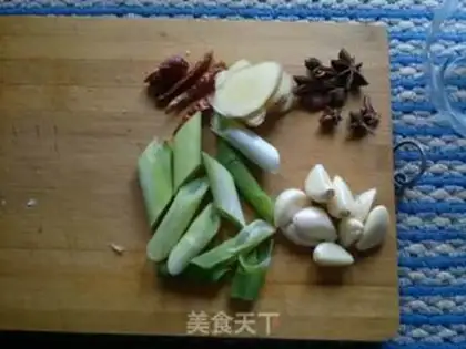 Make Red-hot pig hoof step 1