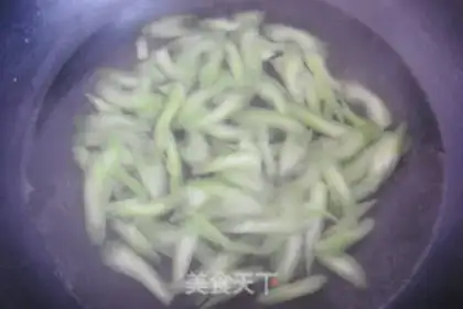 Make Celery makes lilies step 2