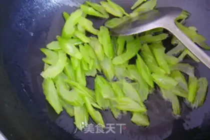 Make Celery makes lilies step 3
