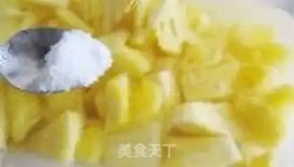 Make Pineapple oil bar salad step 3