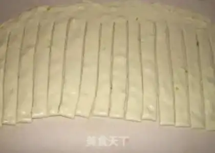 Make Hand grab cake step 5