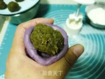 Make Three-coloured mooncakes step 7