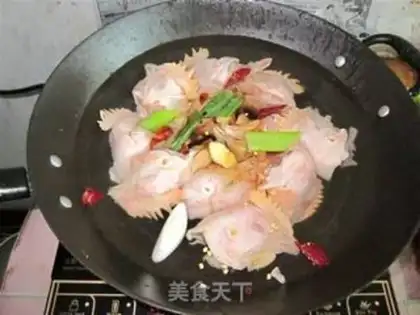 Make Chicken head with spicy sauce step 1