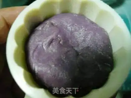 Make Three-coloured mooncakes step 8