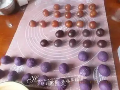 Make Five ice cream mooncakes step 4