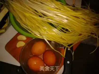 Make Garlic eggs step 0