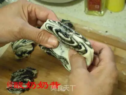 Make Black sesame smelt rolls step 8