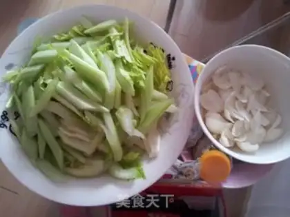 Make Celery makes lilies step 0