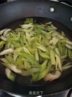 Make Celery makes lilies step 1