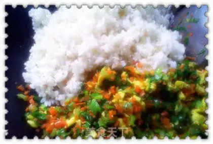 Make Eggflower and vegetable fried rice step 8