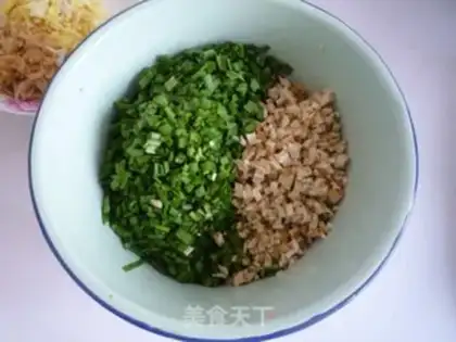 Make An egg box with a pickle step 3