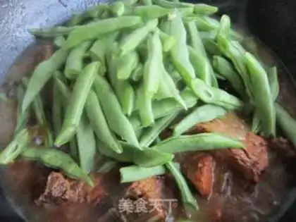 Make Four seasons of bean roasted ribs step 10