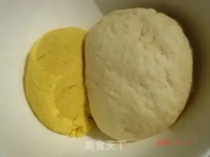 Make Double-coloured buns step 1
