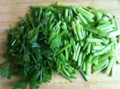 Make Celery fried beans step 1